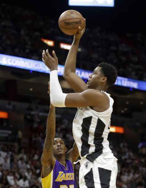 Nick Young Thinks Clippers Covering Lakers Banners Is