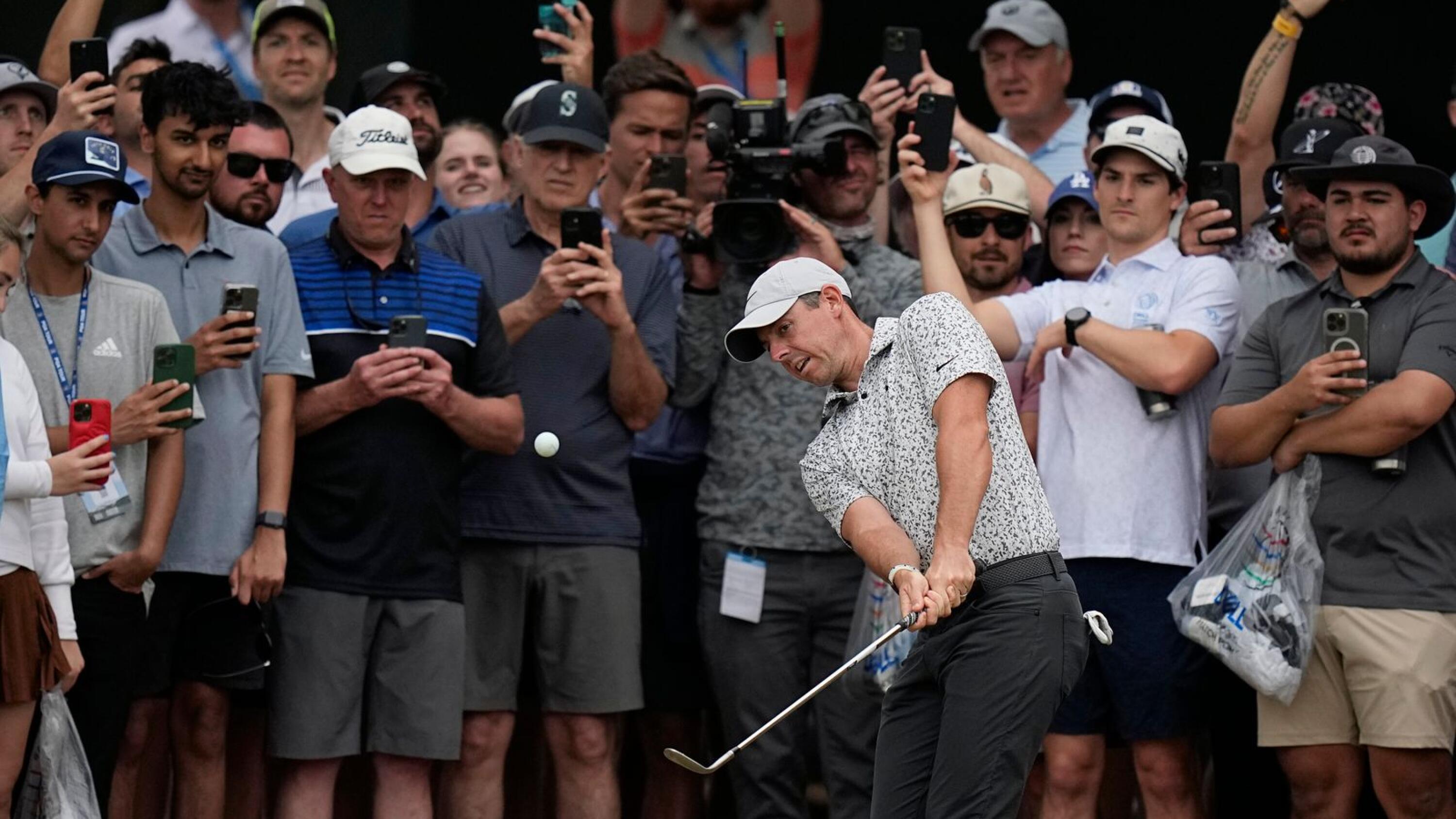 McIlroy powers his way to another win in Match Play