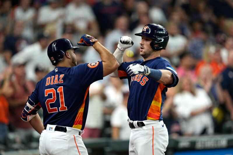 Valdez outpitches Verlander as the Astros beat the Mets 4-2