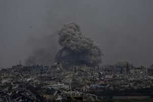 Israel launches another raid on Gaza's main hospital, charging that Hamas has regrouped there