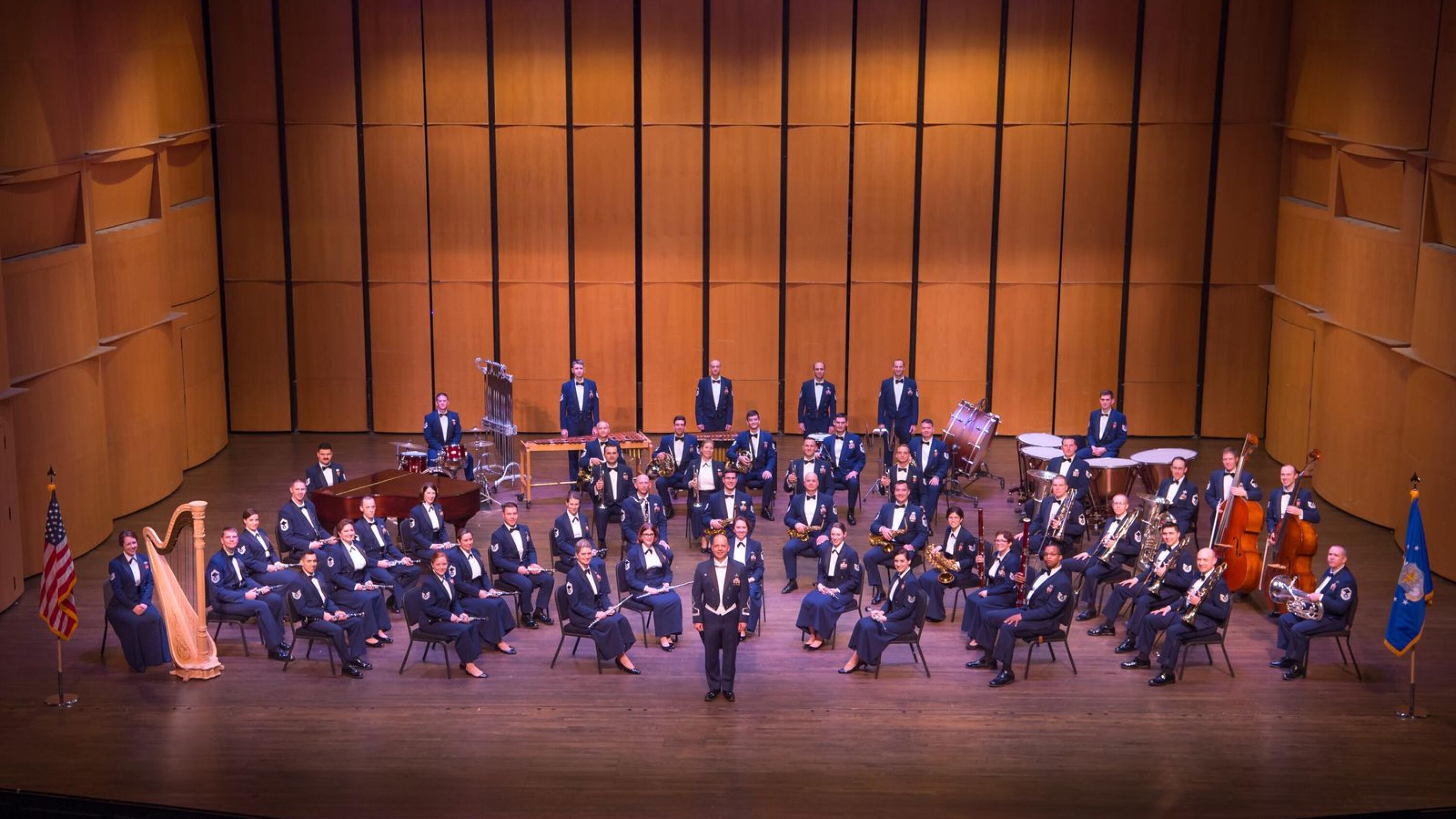 Air Force Concert Band plays New London