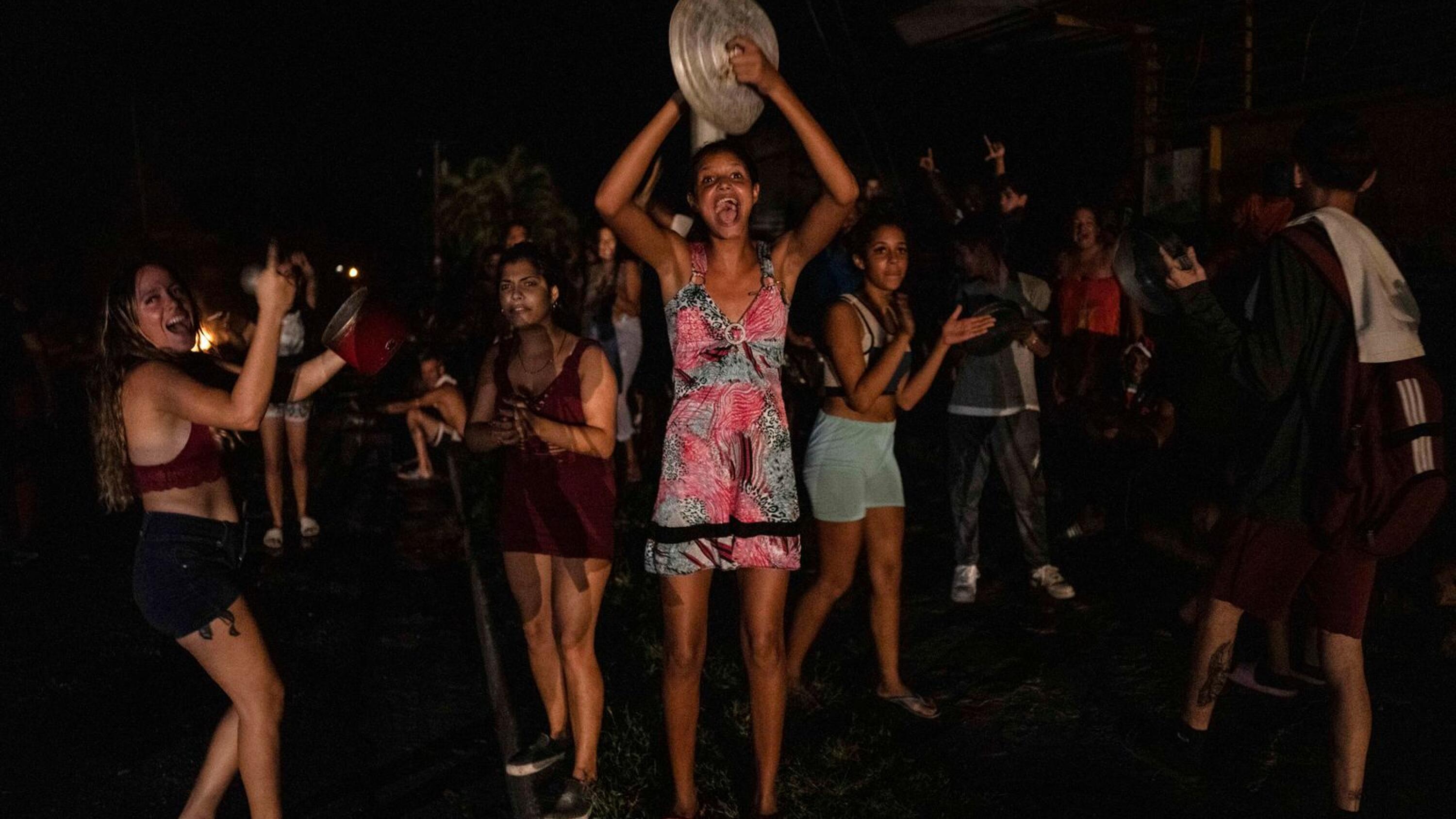 Small protests appear in Havana over islandwide blackout