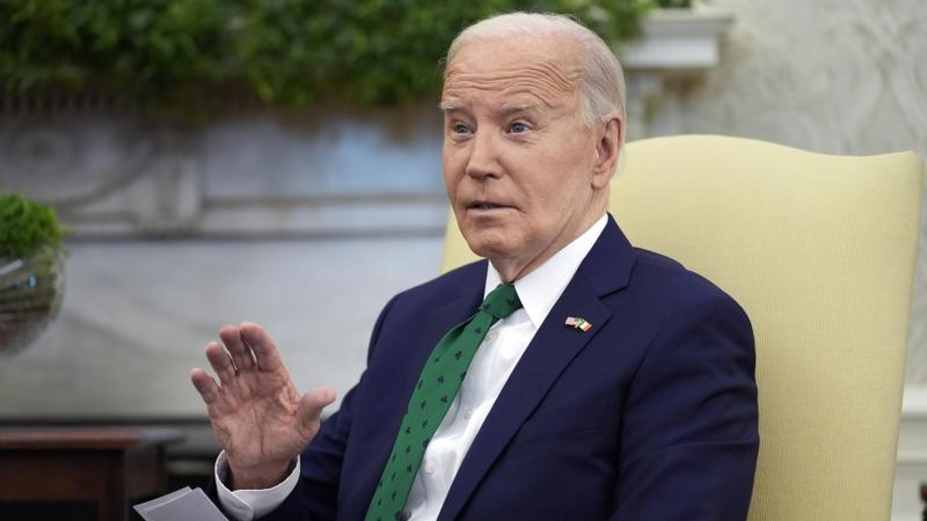 Biden at roast: Trump is the mentally unfit candidate, not me. 