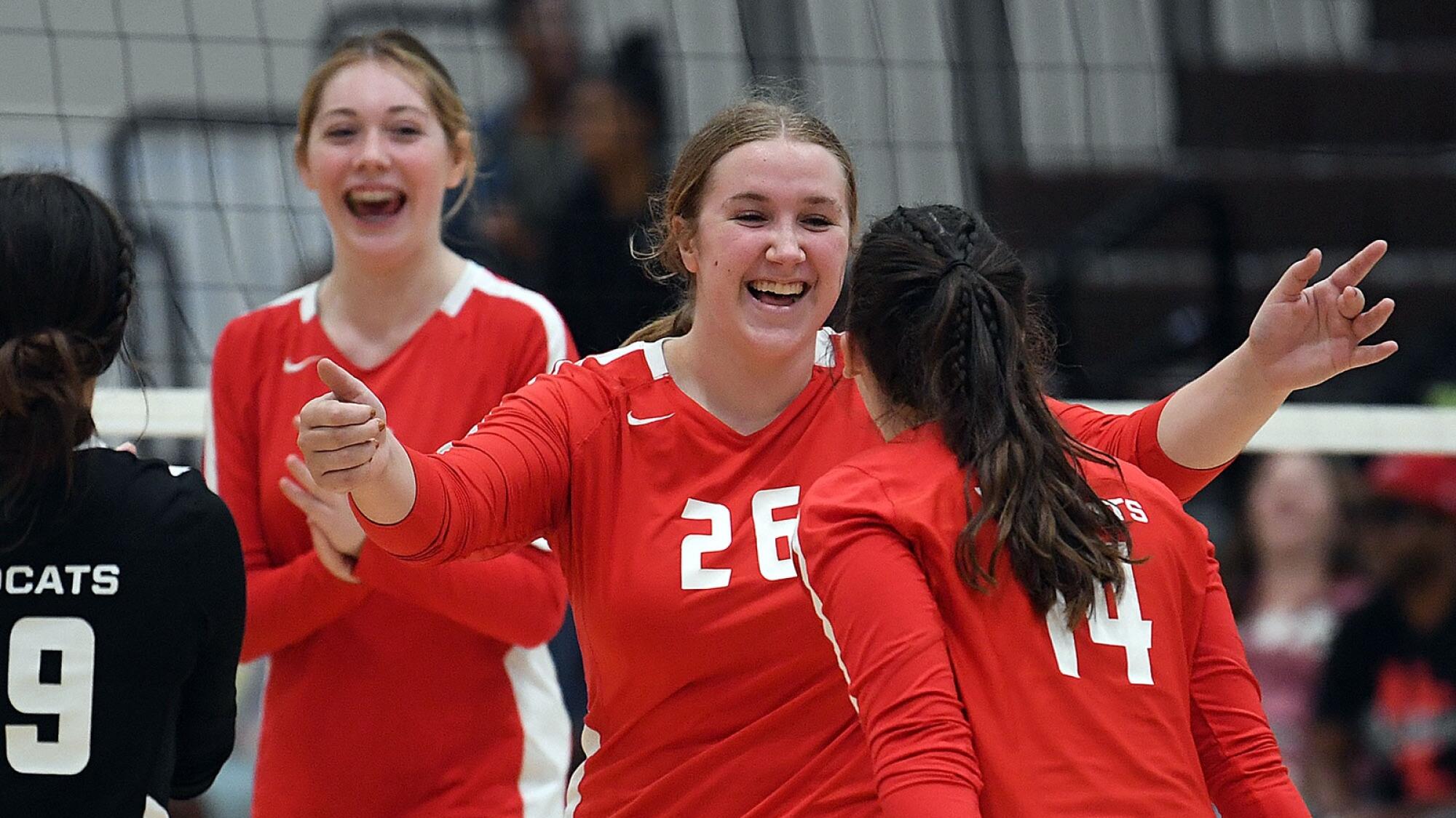 NFA rolls to three set win over New London in girls volleyball